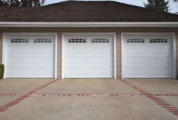 How to Maintain Your Garage Doors in Cincinnati’s Climate