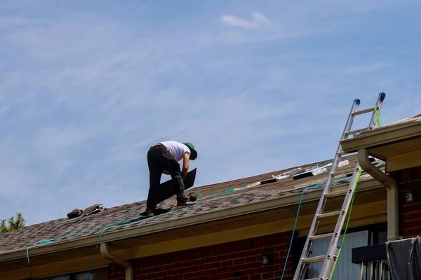 Emergency Roofing Replacement Contractors: What You Need to Know